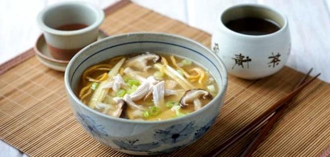 Tradicionalna kineska supa sa pečurkama