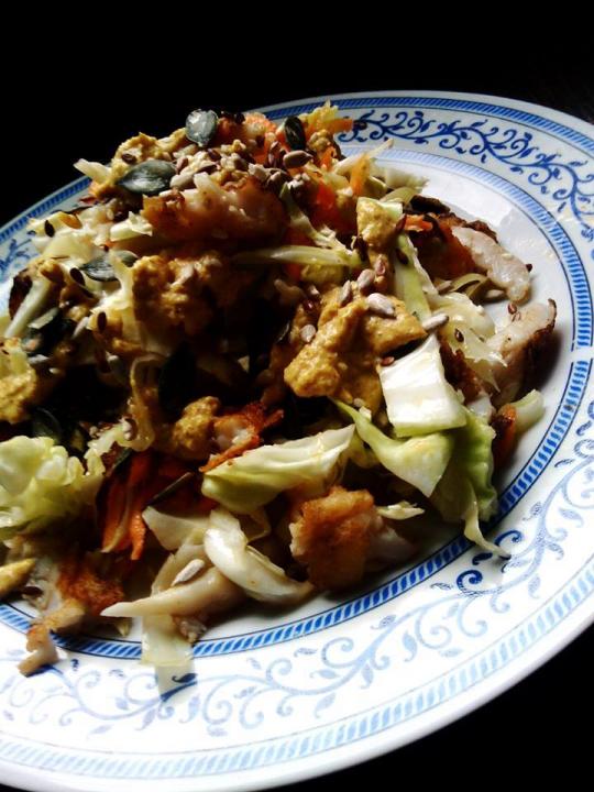 Salata sa pečenim somom